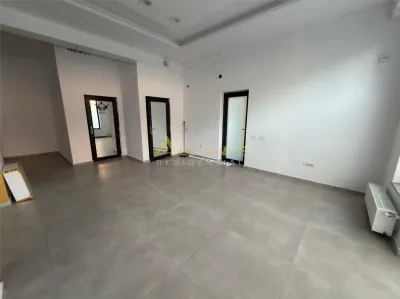 Spatiu comercial de vanzare â€“ 88 mp â€“ 2 locuri de parcare â€“ ideal investitie sau afacere - foto 4
