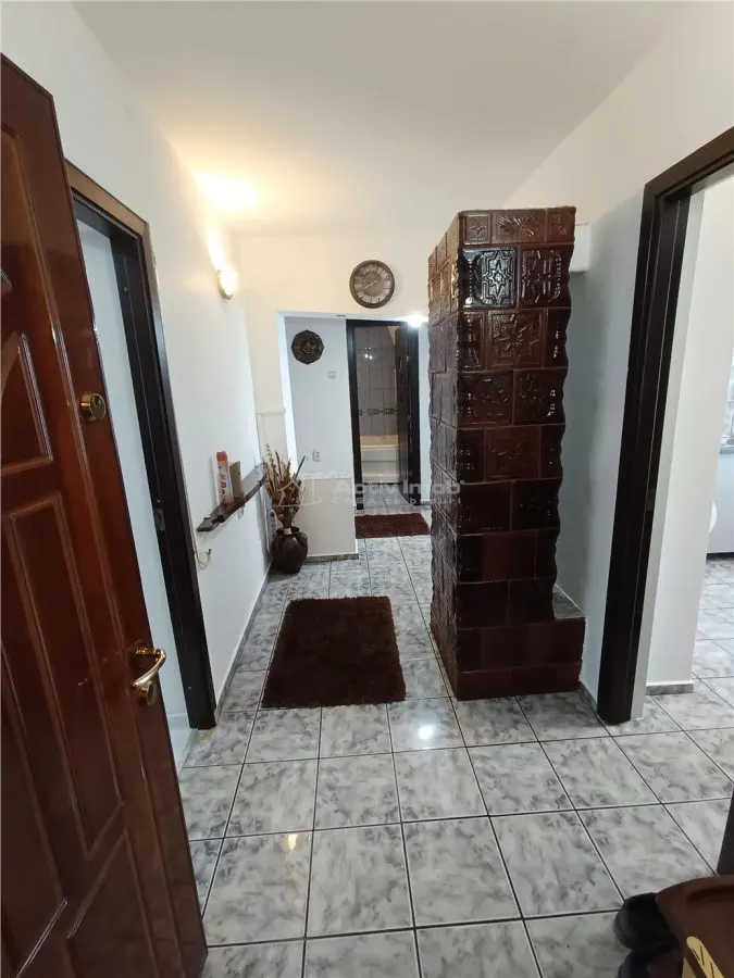 Apartament 3 cam. zona centrala in Moldova Noua - foto 6