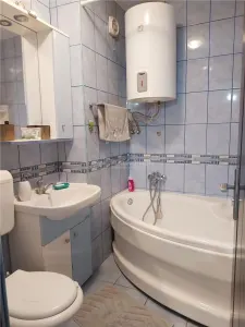 Apartament 3 cam. zona centrala in Moldova Noua - foto 10