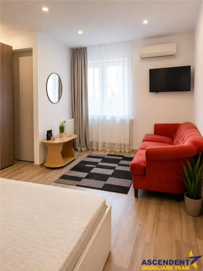 Garsoniera la casa, mobilata, 38mp, cu teren 20mp, Centrul Istoric, Brasov - foto 1