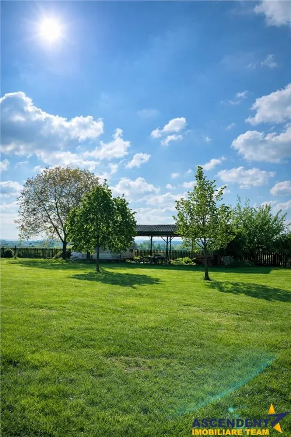 Transilvania Camping, domeniu de 14.400mp,Sanmarghita de Mures:2cladiri, apartamente,potential exceptional - foto 1