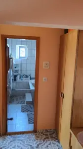Apartament 3 camere decomandat,2 bai,etaj 5/8  78 mp 2 balcoane, zona Vlahuta-Gemenii - foto 8