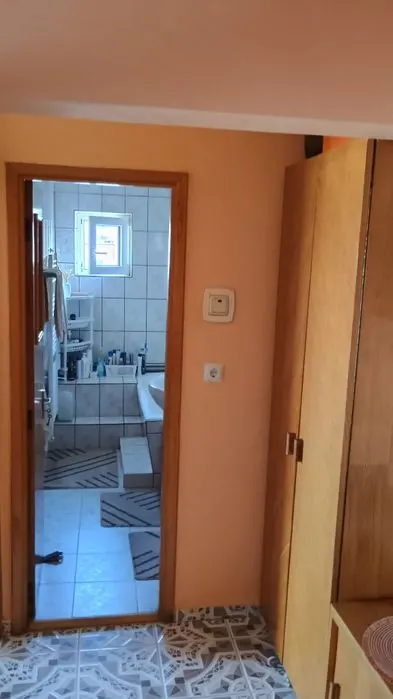 Apartament 3 camere decomandat,2 bai,etaj 5/8  78 mp 2 balcoane, zona Vlahuta-Gemenii - foto 8