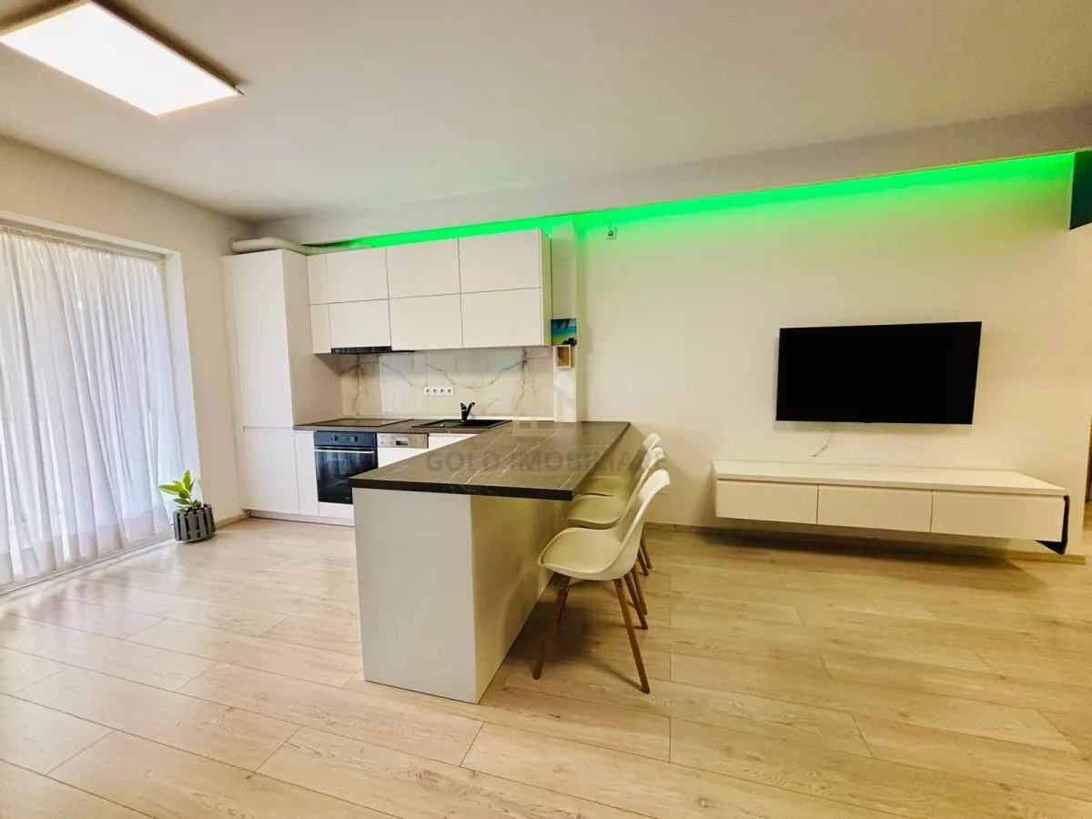 Apartament modern cu 3 camere de închiriat  zona Casa Crișan, vizavi de parc - foto 1
