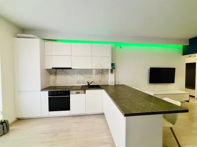 Apartament modern cu 3 camere de închiriat  zona Casa Crișan, vizavi de parc - foto 3