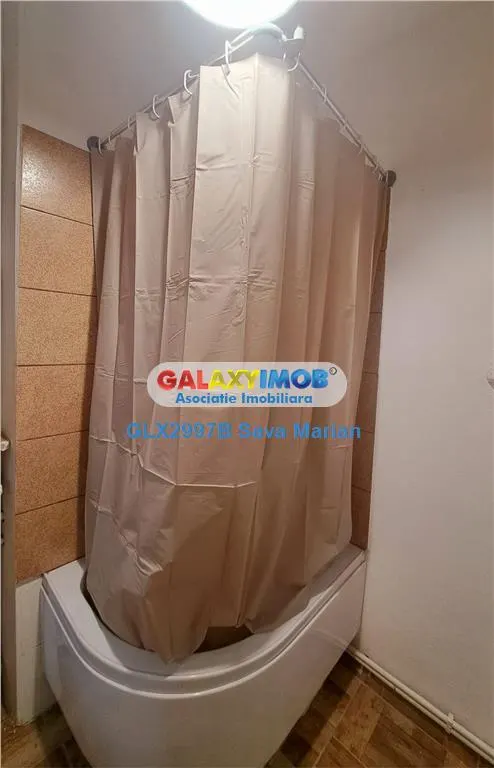 APARTAMENT DE 5 CAMERE DE INCHIRIAT ROMANA - foto 8