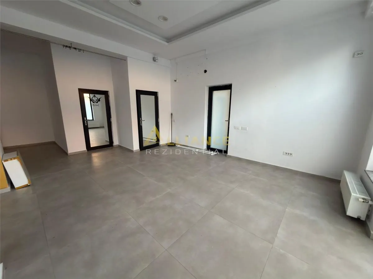 Spatiu comercial - 88mp + 2 Parcari - 125.000eur+TVA - foto 2