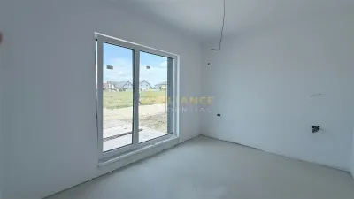 Casa individuala- 4 camere - 2 bai - 450 metri teren - foto 11