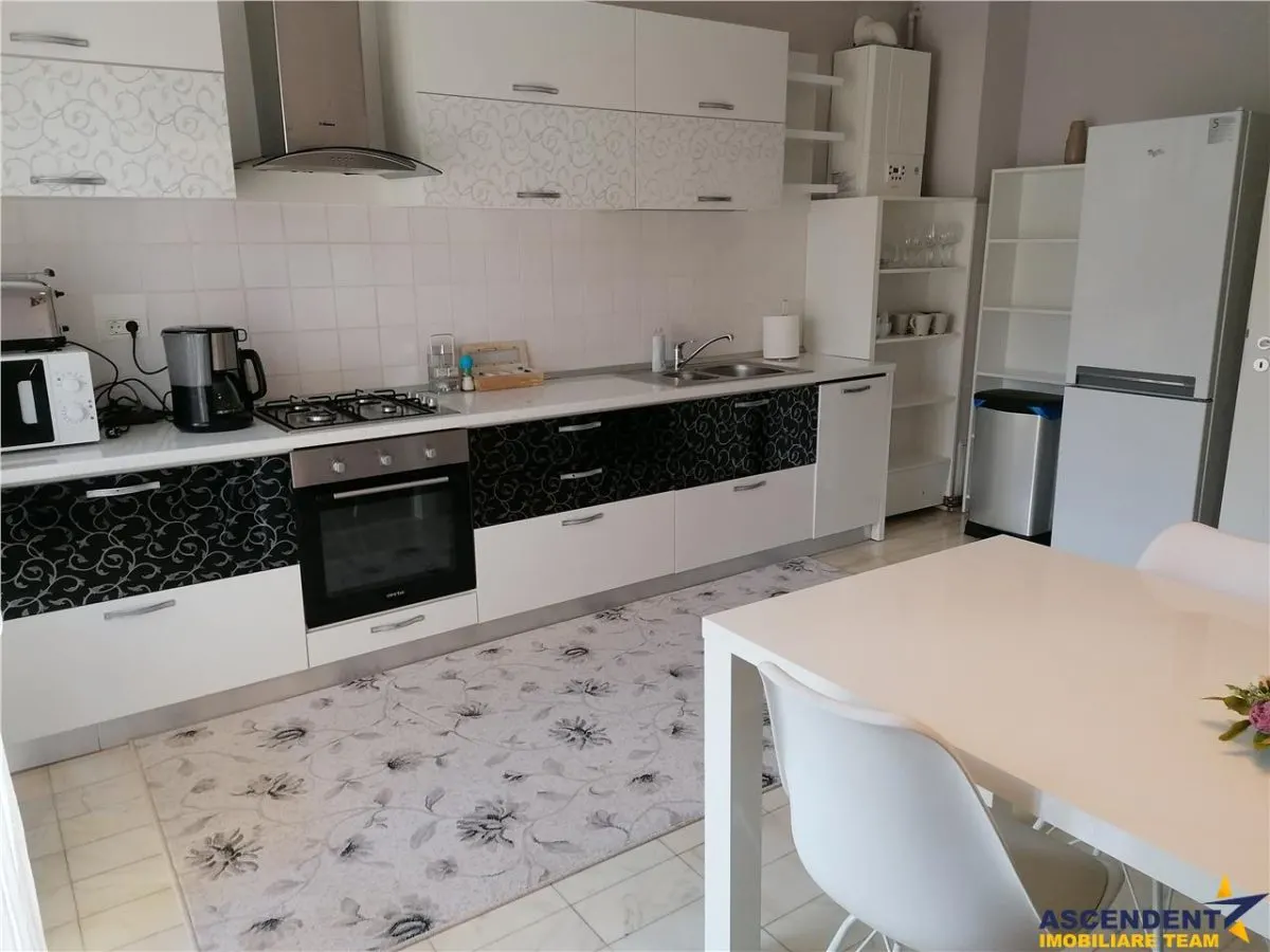 Proprietate deosebita, pe 4 camere, 140 mp, curte amenajata, Central, Brasov - foto 3