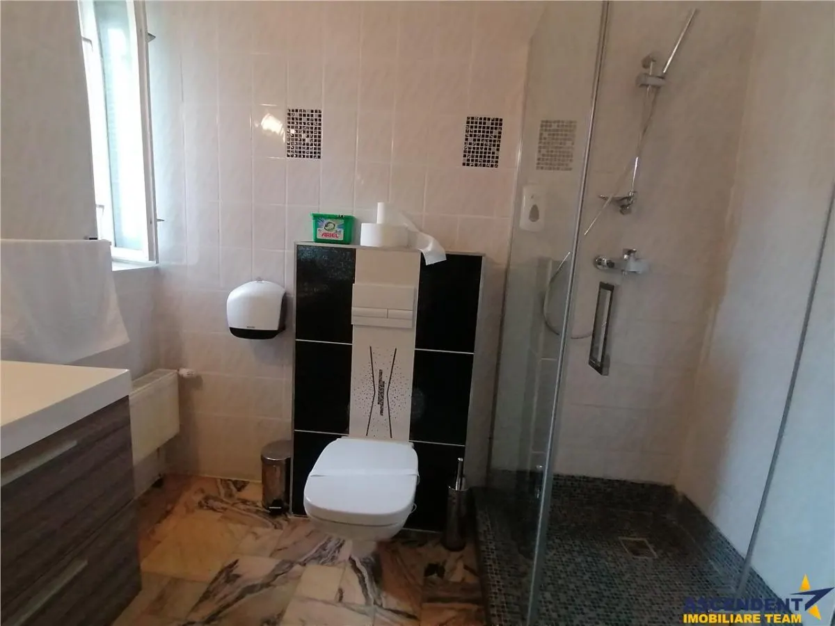 Proprietate deosebita, pe 4 camere, 140 mp, curte amenajata, Central, Brasov - foto 9