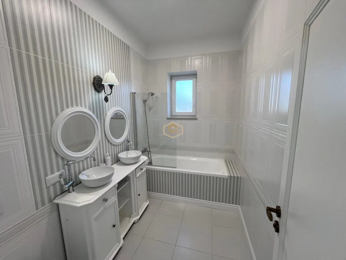 Casa superbă în Satu Mare | Eleganță, liniște și spațiu generos - foto 8