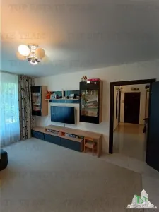 Apartament modern cu 4 camere, intr-un bloc reabilitat cu SU de 75mp, parter/4, zona OZANA, la 10 , 15 minute pietonal de statia de metrou 1 Dec 1918. - Bucuresti