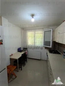 Apartament modern cu 4 camere, intr-un bloc reabilitat cu SU de 75mp, parter/4, zona OZANA, la 10 , 15 minute pietonal de statia de metrou 1 Dec 1918. - foto 9