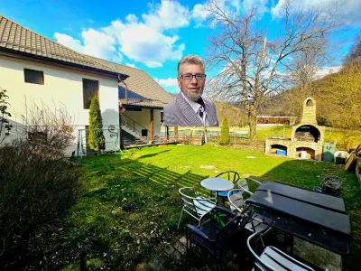 Resita Casa cu Teren Drept 500 Mp retrasa la marginea padurii - Resita