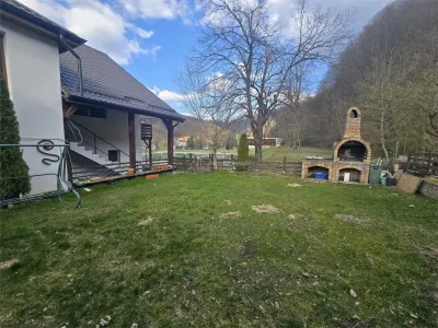 Resita Casa cu Teren Drept 500 Mp retrasa la marginea padurii - foto 17