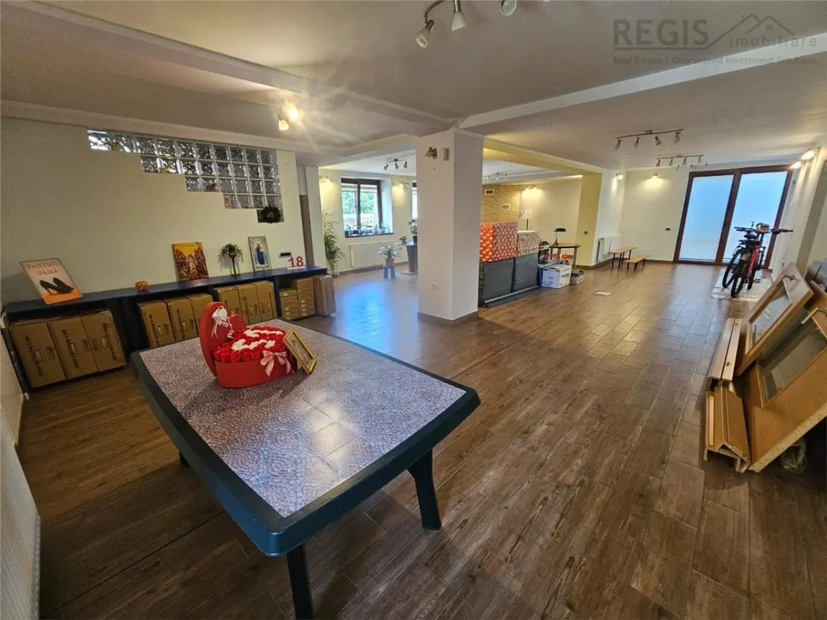Spatiu Comercial + Casa rezidentiala +curte privata - foto 9