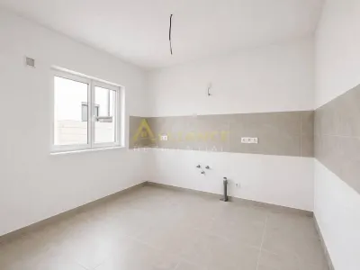 Vila- 4 camere-dressing-pod-placa de beton-Aspensoare - foto 4