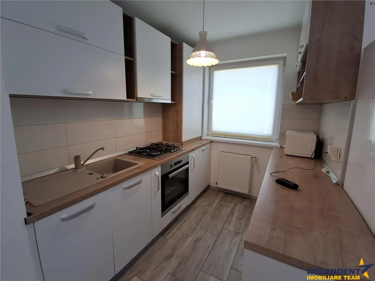 Apartament 2 camere cu parcare si boxa, Top City, Tractorul Brasov - foto 2