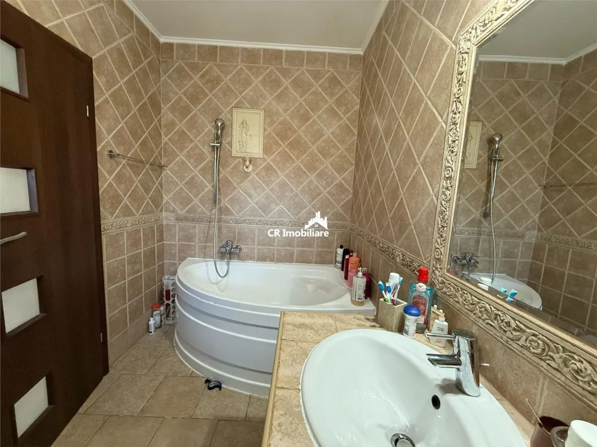 Vila de vanzare  plus  teren 500 Trapezului - foto 6