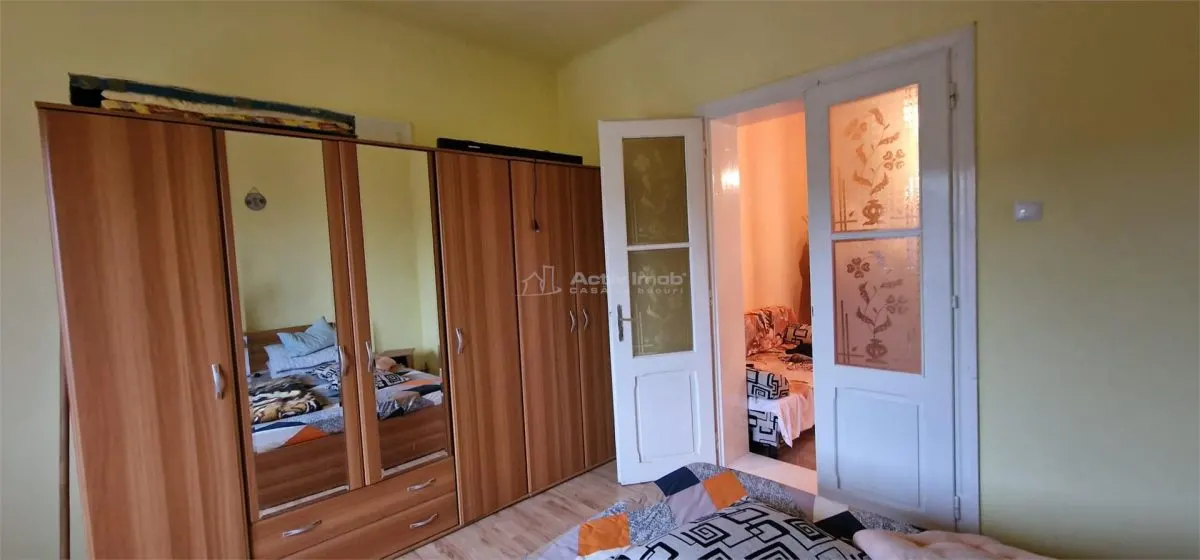 Resita Casa la Pret de Apartament, Parter/Etaj1/Pod, Zona Muncitoresc - foto 3