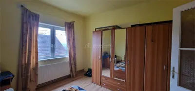 Resita Casa la Pret de Apartament, Parter/Etaj1/Pod, Zona Muncitoresc - foto 8