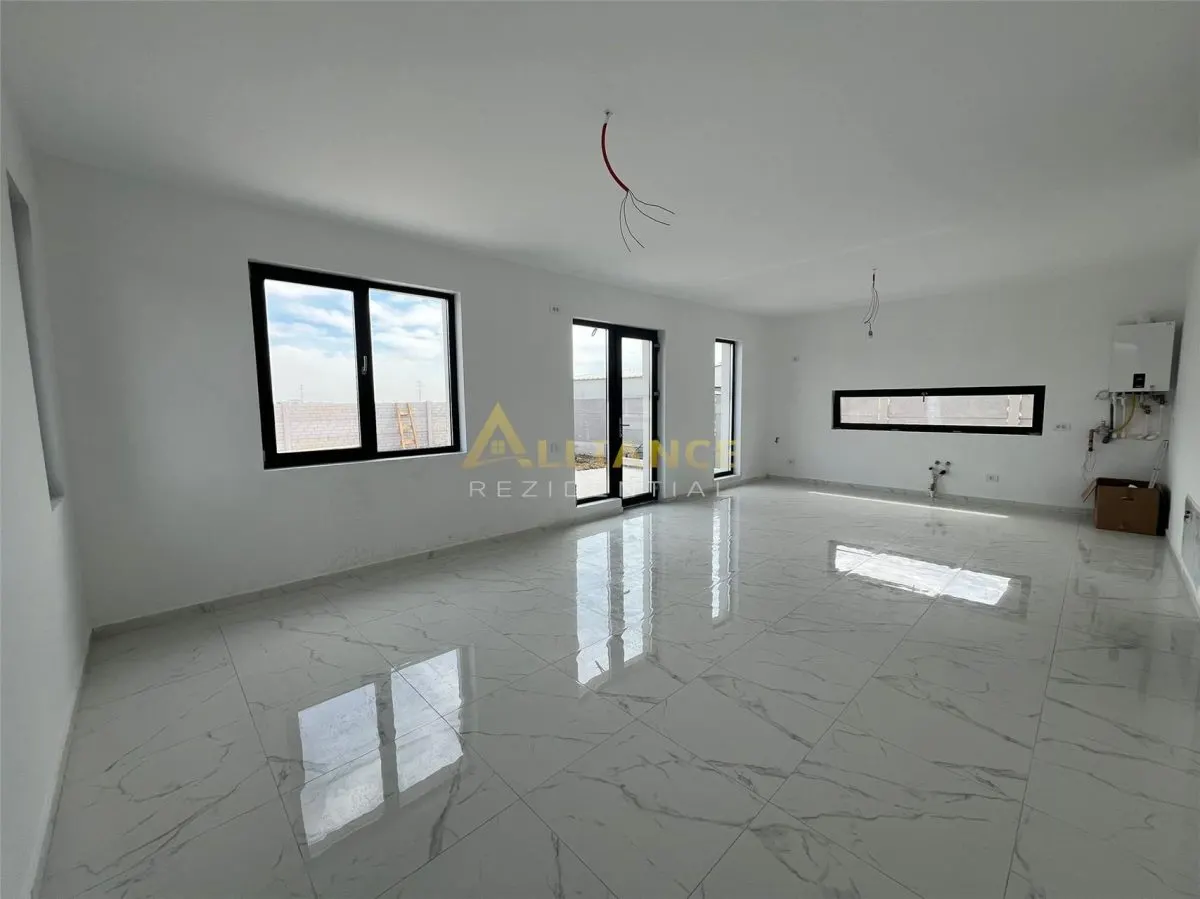 Casa individuala - 3 camere--90 mp utili -Teren 427 mp - foto 1